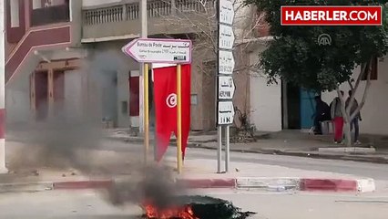Tunus'ta Diplomalı İşsizlerin Gösterileri Birçok Kente Yayılıyor