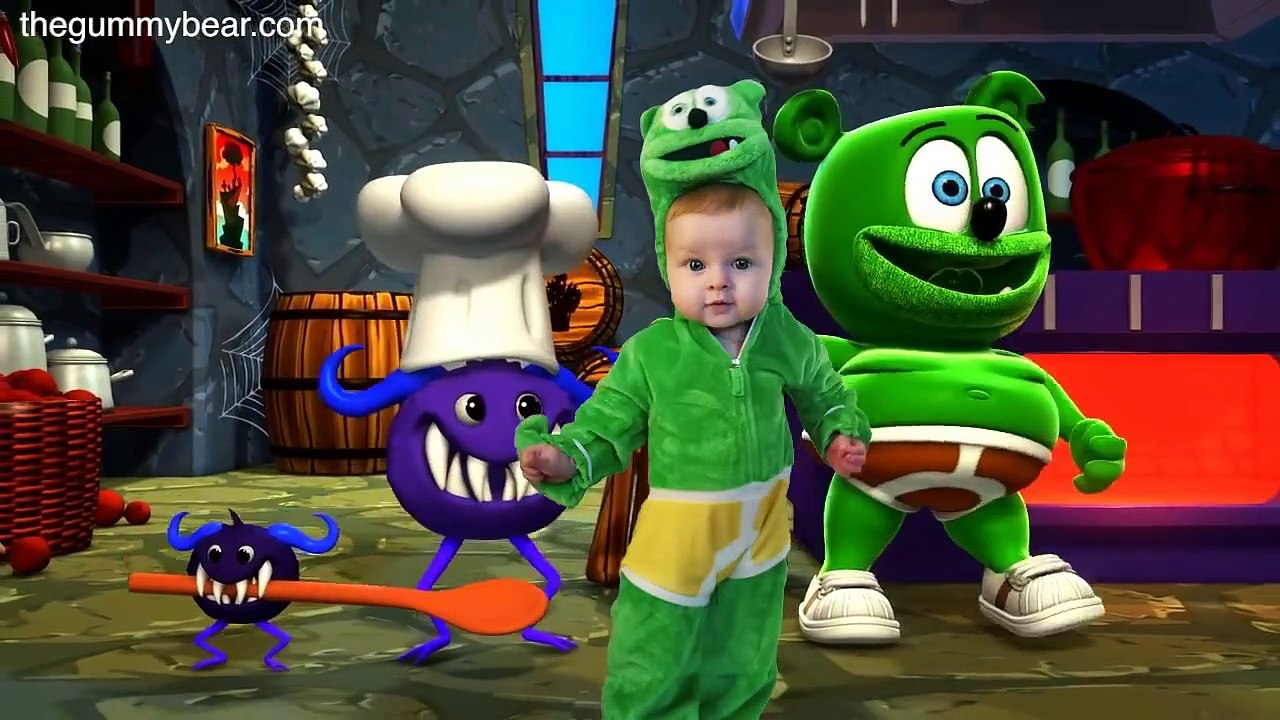 DANCING BABY Gummibär MONSTER MASH Halloween Costume Music Video