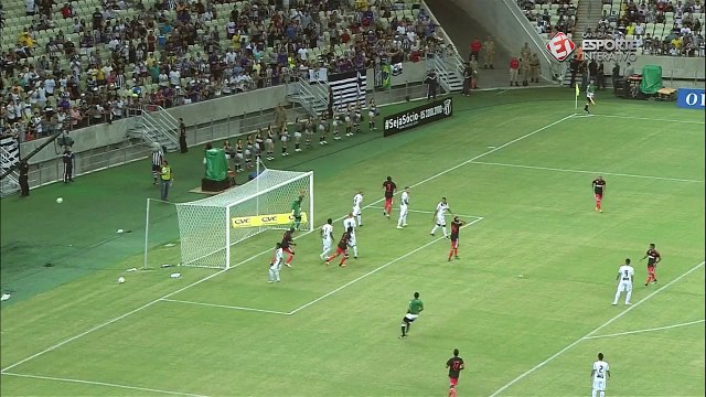 Guerrero quase marca para o Flamengo de cabeça