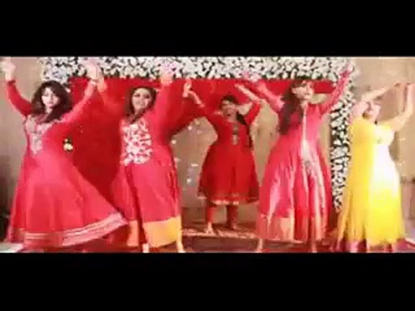 Pakistani Wedding Beautiful Desi Girls Dance