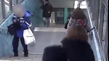 Metroda genç kadına bakın ne yaptı