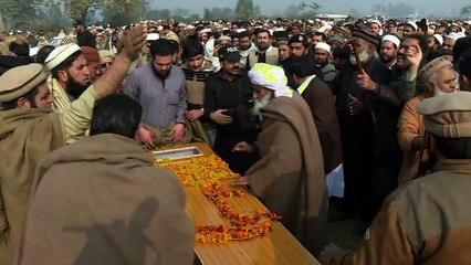 Pakistanis mourn, bury their dead from the university massacre