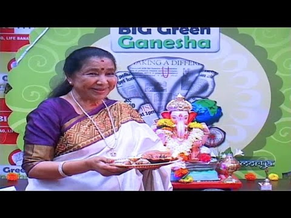 Asha Bhosle Performs Ganesh Aarti At BIG FM | Latest Bollywood News