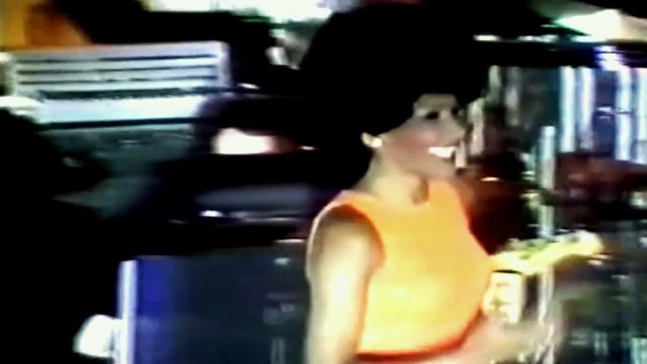 Shirley Bassey - GOLDFINGER (1978 Live in Sydney)