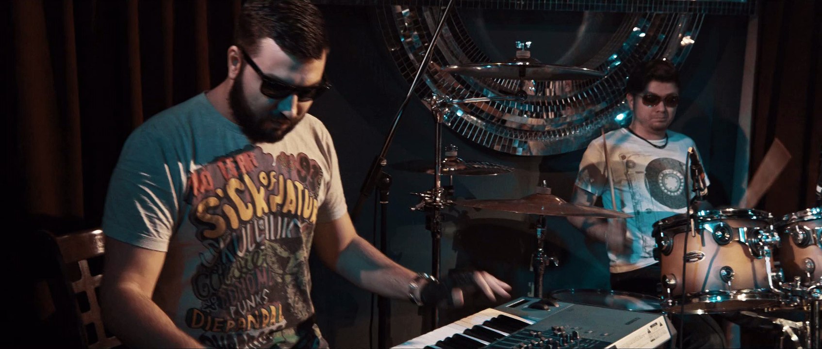 Boier Bibescu feat. Jayoh vs. Colors In Stereo & Alex Mataev - Abia astept sa vina vara (Live Sesion)