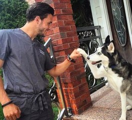 Genç Doktor, Öğrencilere Yardım İçin Kendisini Satışa Çıkardı