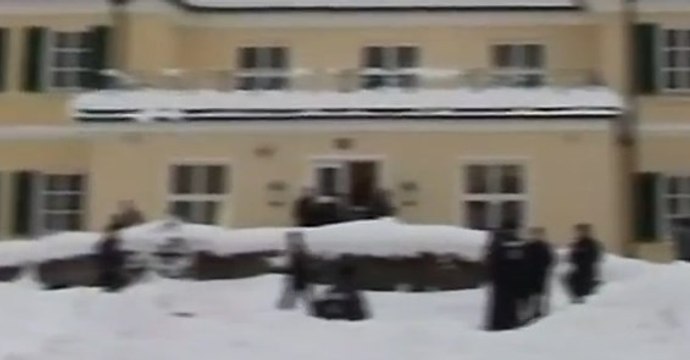 Меркель пошла против партии из-за беженцев