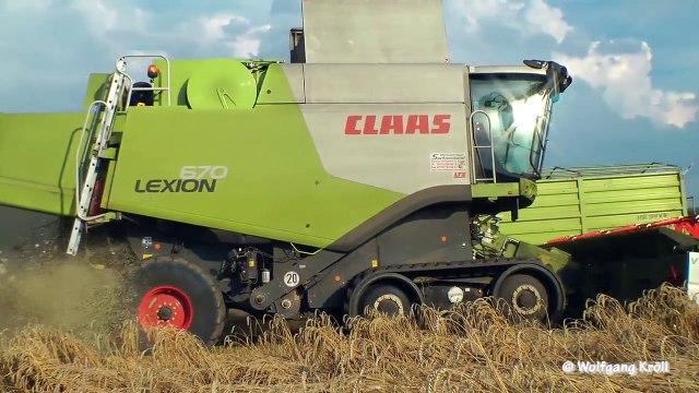 Zwei Claas Lexion 670 Terra Trac am dreschen
