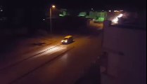 فيديو  من فتاة  تصور سيارات تحمل الناس لعمليات النهب في اليل في تونس عصابات تسرق ويقولو عاطلين على العمل