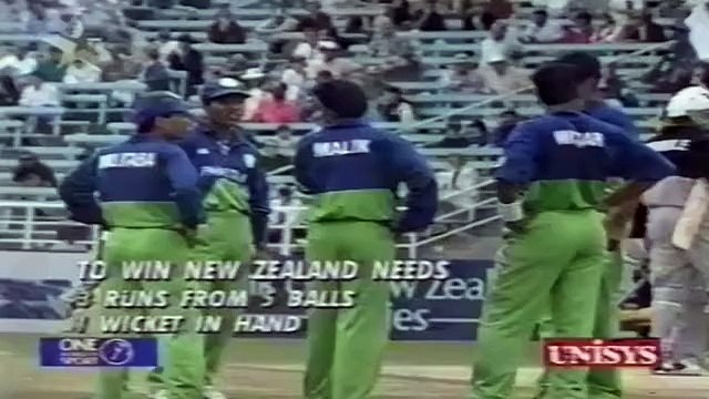 Waqar Younis Super Last Over vs New Zealand 1994 - 3 runs to win off 6 balls - YouTube