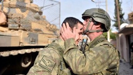 Tankın Üzerinde Polise Siper Olan Asker, Sessizliğini Bozdu