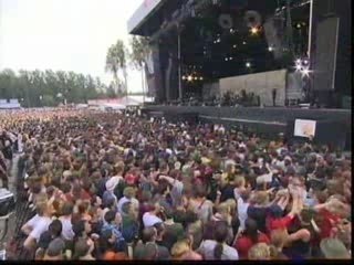 Queens of the stone age feat dave grohl - no one knows (live