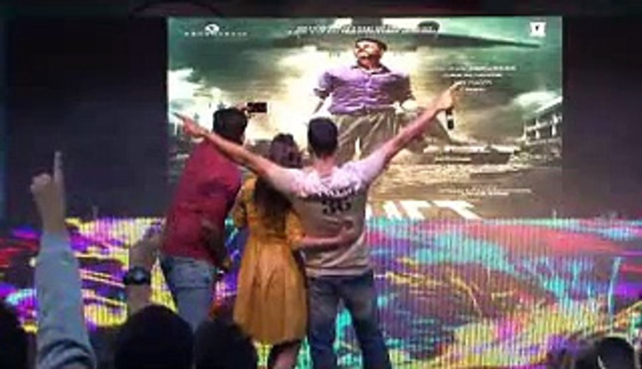 Akshay Kumars son Aarav Reacts on Airlift