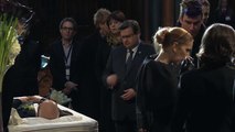 Exclusif : Céline Dion accueille la foule aux obsèques de René Angélil !
