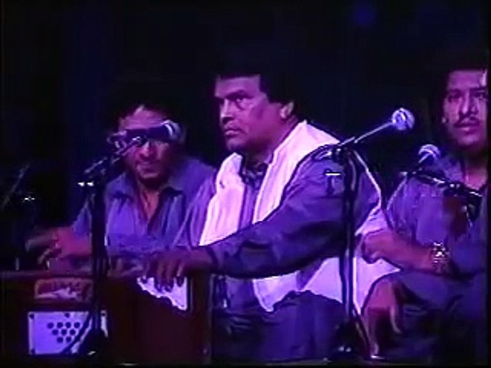 Jhoole Jhoole Lal Dam Mast Qalandar By Nusrat Fateh Ali Khan , nothing better than this