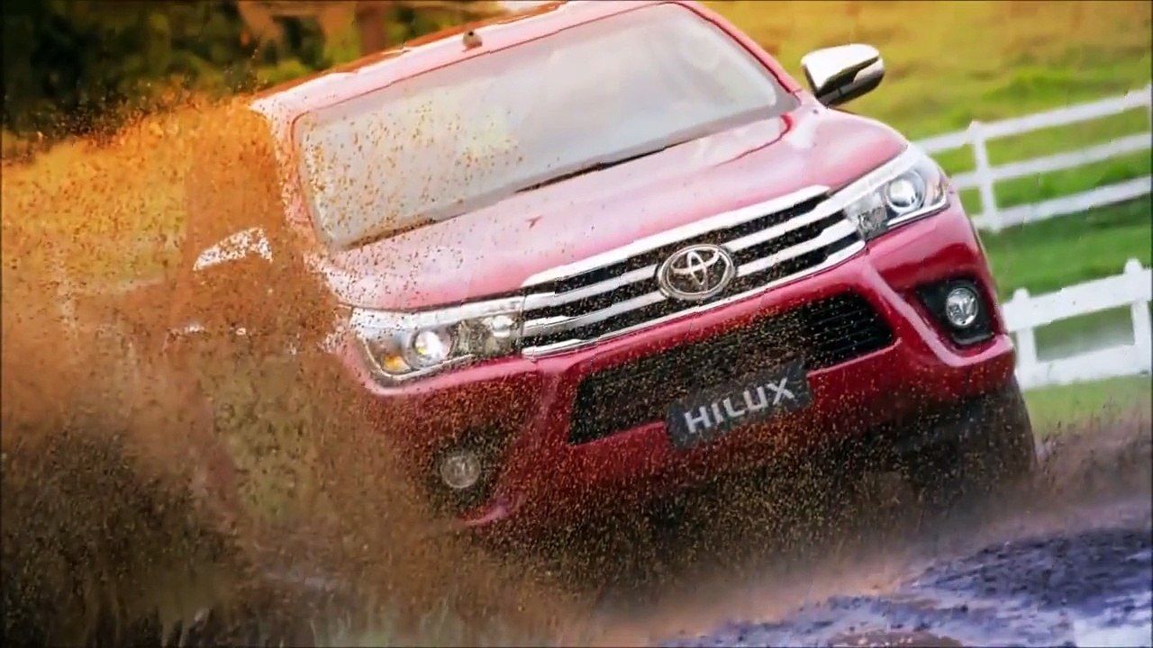 2016 Toyota HiLux Revo Vs 2016 Nissan Navara NP300 DESIGN!