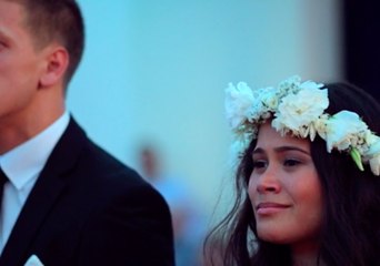 Télécharger la video: Bride Gets Emotional as Haka Performed at Wedding