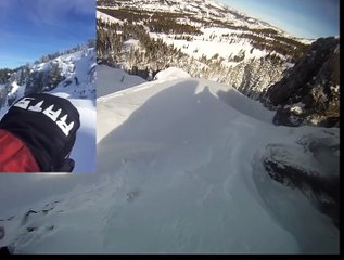 Un snowboarder pris dans une avalanche