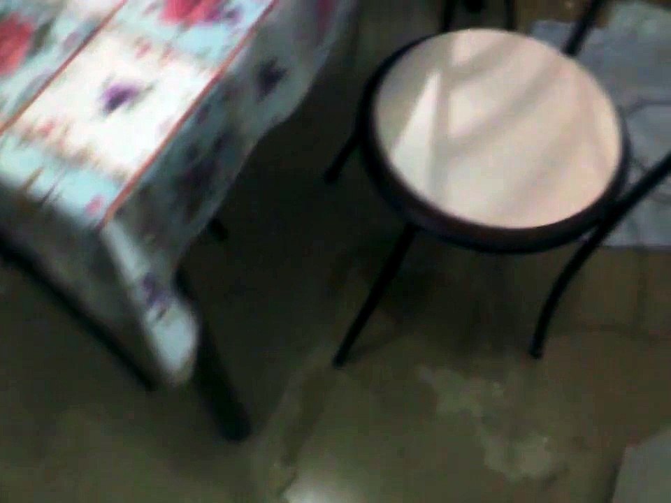 Vídeo mostra situação da sala de repouso dos enfermeiros e técnicos do Hucam, em Vitória