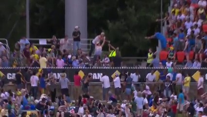Awesome one handed catch from an audience, Nathan Lyon liked it too