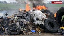 Mûr-de-Bretagne. Des agriculteurs bloquent la RN164 dans les deux sens