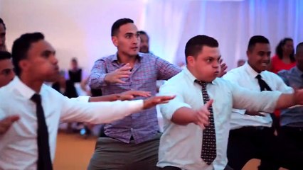 Un formidable Haka extrêmement puissant pendant un mariage