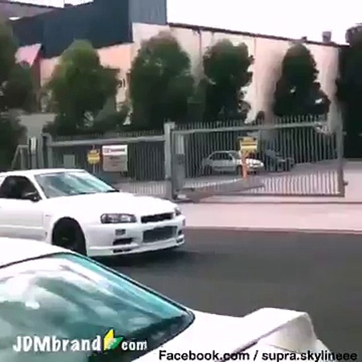 NISSAN SKYLINE GT-R R34 V-spec LAUNCH CONTROL