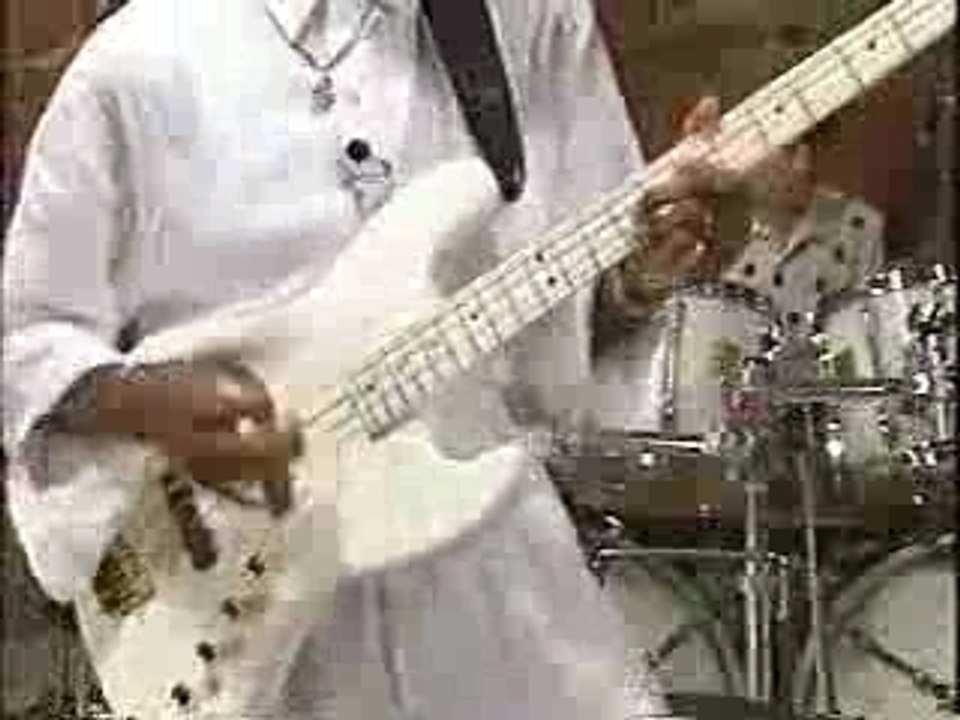 BASS LESSON: Larry Graham pt 1