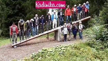 Yaşlılar Tahterevalli ile Oynarsa :) 2016 Yılının En Komik Yaşlılar Videosu