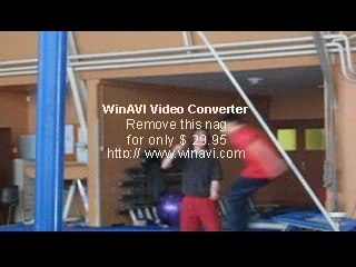 regis fait du trempoline