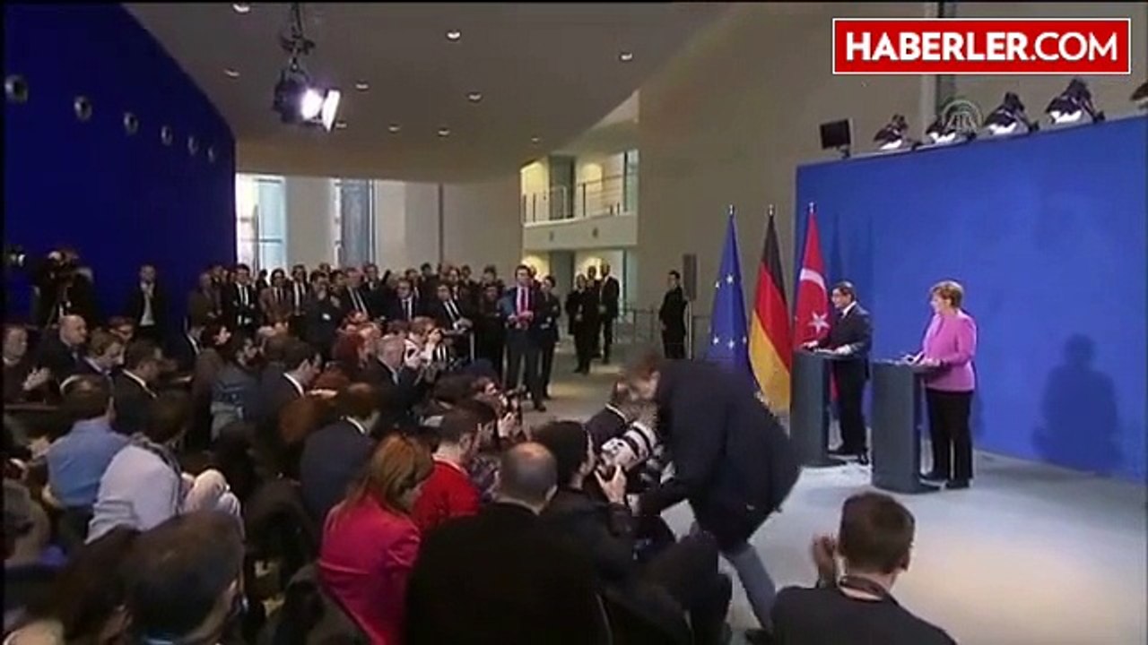 Davutoğlu ve Merkel Ortak Basın Toplantısı Düzenledi (3)
