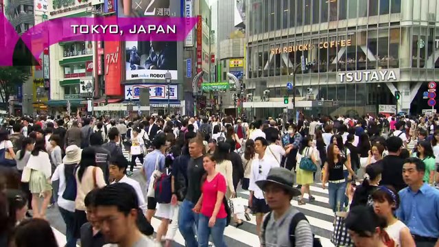 Paige convinces Nikki to join her for a fish pedicure in Tokyo- Total Divas Bonus Clip, Jan 19, 2016