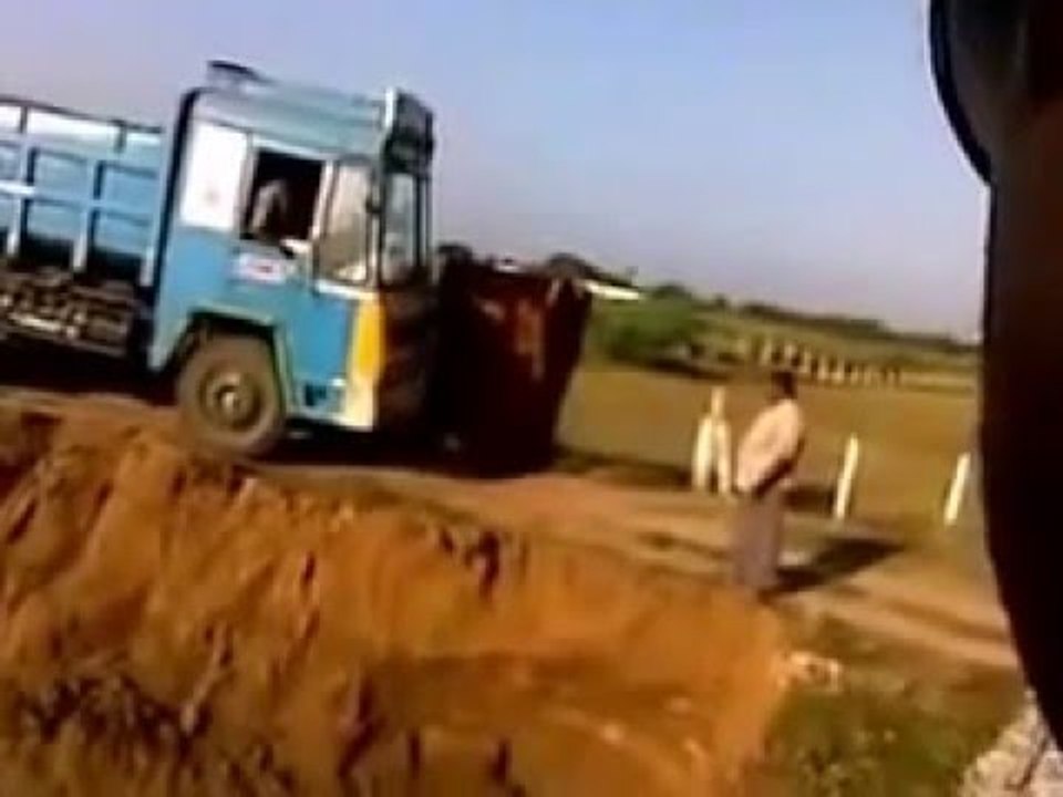 Truck Accident in Punjab India--Top Funny Videos-Top Prank Videos-Top Vines Videos-Viral Video-Funny Fails