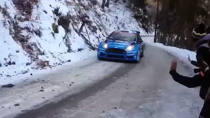 O Momento em que Malcolm Wilson bate no carro acidentado de Robert Kubica