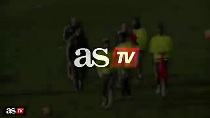 Zidane Bromea con Jesé por llevar guantes en el entrenamiento