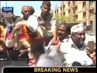 slapping the politician .... must watch the brave man...