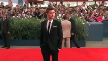 Zac Efron Watches His Adorable High School Performance & Moonwalks On Jimmy Kimmel (World Music 720p)