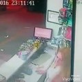 Ladrón sufrió un paro cardíaco mientras robaba una tienda