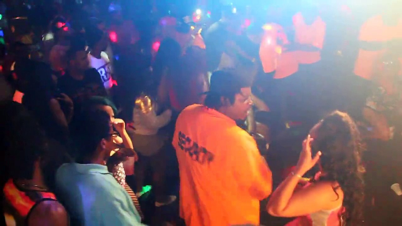 GIRLS BRAWL IN FLINT CLUB