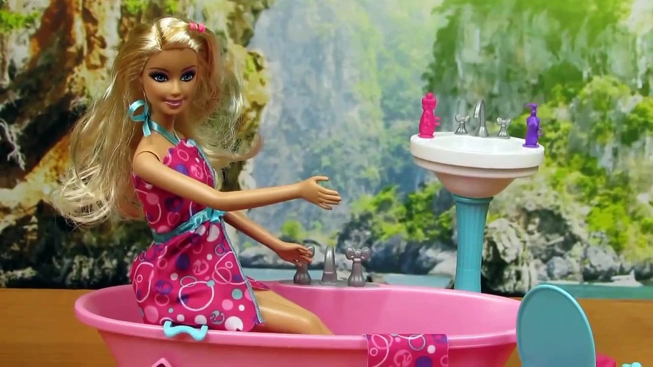 НАБОР Барби в ванной. SET Barbie in the bathroom. 规定的芭比娃娃在浴室里
