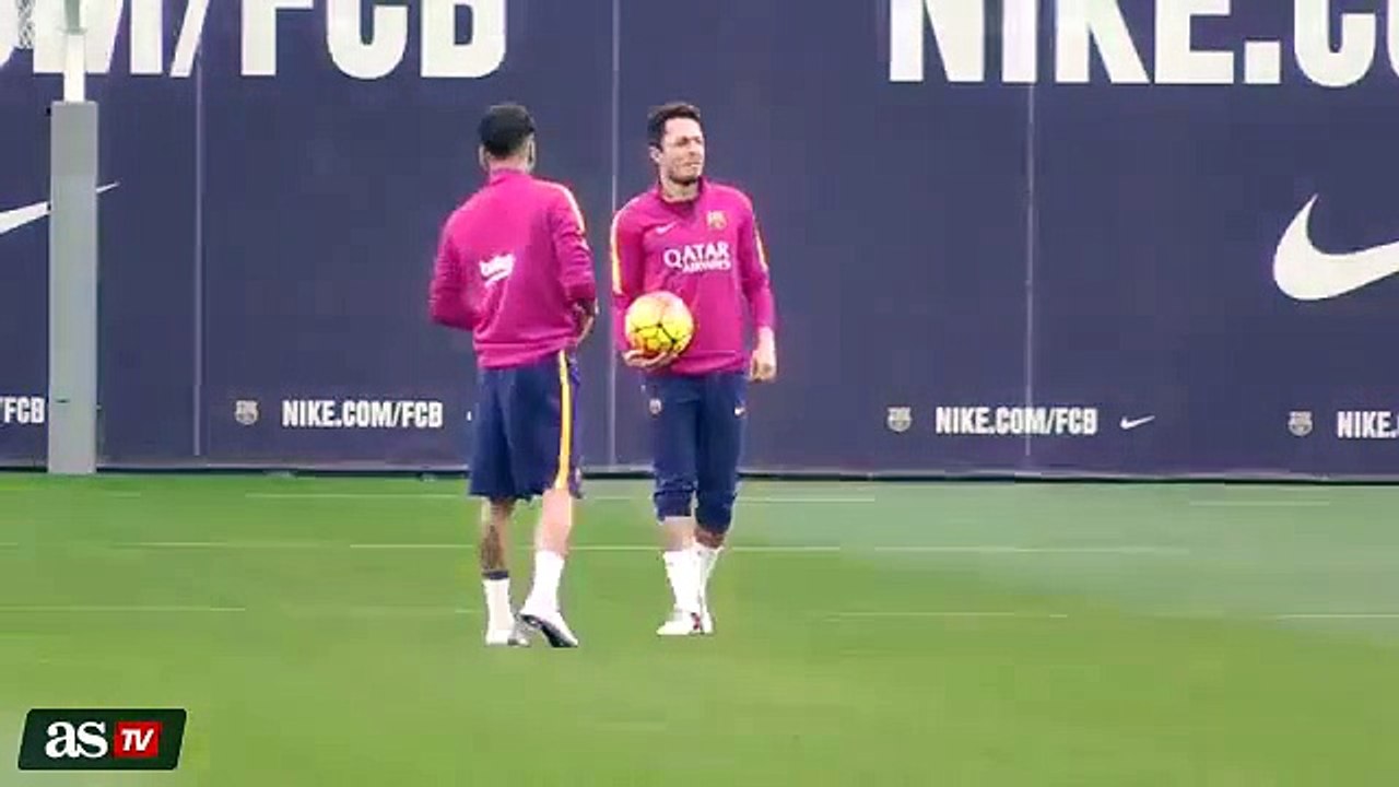 Dani Alves  'calentamiento'