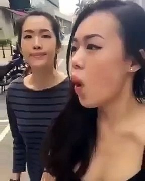 Ağzıyla siren sesi çıkaran kız (Kulaklıkla dinlemeyiniz)