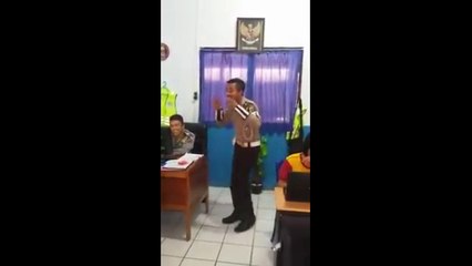 PARAH POLISI GOYANG SAMBALADO DIKANTOR