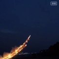 Un feu dartifice chinois en forme déchelle dans le ciel