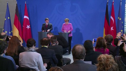 Turquia promete frear chegada de migrantes a UE