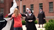 The Sisterhood Becoming Nuns - Espagne: Une nouvelle télé-réalité avec cinq jeunes filles qui veulent devenir religieuse
