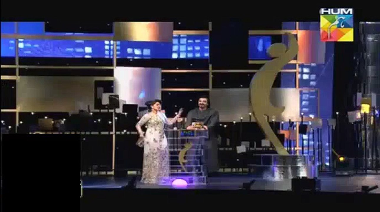 What Girls Did For Hamza Ali Abbasi During Hum Tv Awards