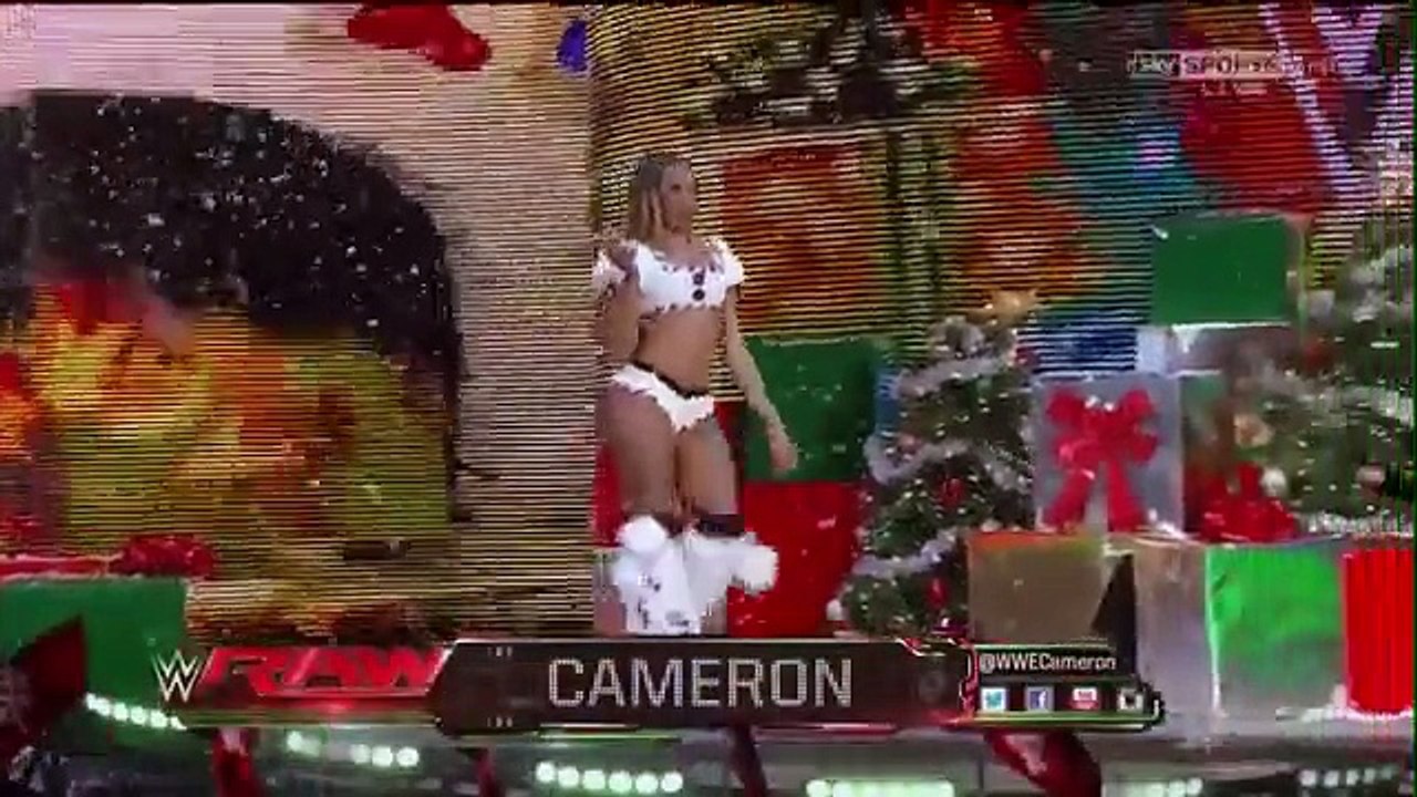 WWE RAW 12.22.14 Santas Helper 6 Diva Tag Team Match (720p)