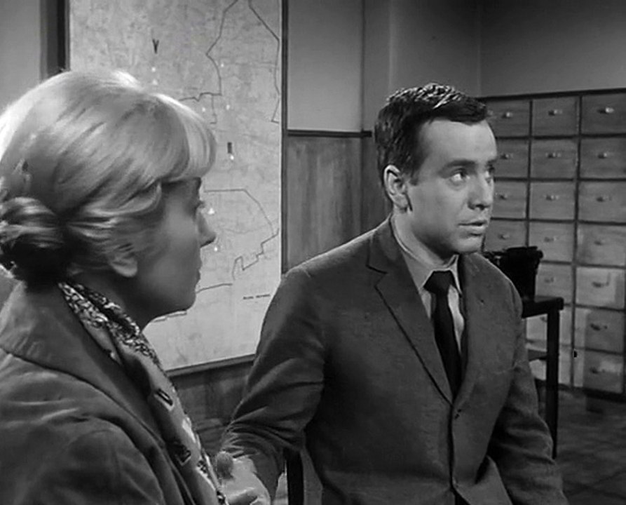 Kapitan Sowa na tropie - 01 - Gipsowa figurka