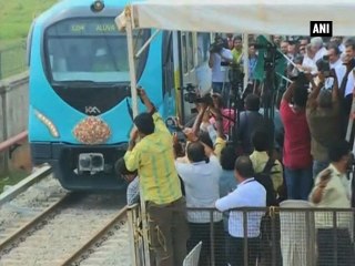 Kerala CM Chandy flags off trial run of state’s first metro